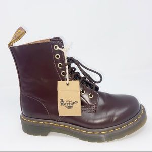 NWT Dr. Martens 1470 Pascal Brown